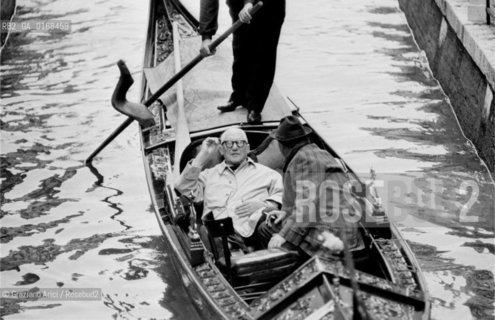 THE ARCHITECT, TOWN - PLANNER AND PAINTER LE CORBUSIER (CHARLES-EDOUARD JEANNERET)  WITH ART HISTORIAN GIUSEPPE MAZZARIOL ON A GONDOLA IN VENICE - 1965 - © ARCHIVIO Graziano Arici/Rosebud2  / ARCHITETTO / URBANISTA / PITTORE / STORICO DELLARTE / GONDOLA / ARCHITETTURA / ARTE