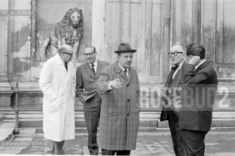 THE ARCHITECT, TOWN - PLANNER AND PAINTER LE CORBUSIER (CHARLES-EDOUARD JEANNERET)  WITH ART HISTORIAN GIUSEPPE MAZZARIOL IN VENICE - 1965 - © ARCHIVIO Graziano Arici/Rosebud2  / ARCHITETTO / URBANISTA / PITTORE / STORICO DELLARTE / ARCHITETTURA / ARTE