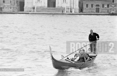 THE ARCHITECT, TOWN - PLANNER AND PAINTER LE CORBUSIER (CHARLES-EDOUARD JEANNERET)  WITH ART HISTORIAN GIUSEPPE MAZZARIOL ON A GONDOLA IN VENICE - 1965 - © ARCHIVIO Graziano Arici/Rosebud2  / ARCHITETTO / URBANISTA / PITTORE / STORICO DELLARTE / GONDOLA / ARCHITETTURA / ARTE