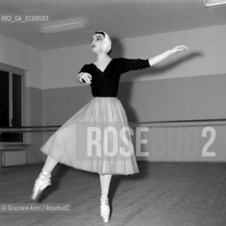THE  DANCER AND ACTRESS LUDMILLA TCHERINA  AT TEATRO LA SCALA - MILANO  - 1955 - © ARCHIVIO Graziano Arici/Rosebud2  / BALLERINA /