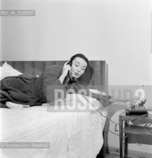 THE  DANCER AND ACTRESS LUDMILLA TCHERINA - 1955 - MILANO - © ARCHIVIO Graziano Arici/Rosebud2  / BALLERINA / TELEFONO /