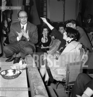 THE ACTRESS ANNA MAGNANI IN A THEATER IN S.REMO WITH THE WRITER AND COMPONIST PIETRO GARINEI (ITALY) DURING THE REPETITION OF A MUSICAL - 1953  © ARCHIVIO Graziano Arici/Rosebud2  / LATTRICE / CINEMA