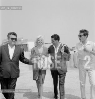 THE ACTRESS JAYNE MANSFIELD AT THE AIRPORT - 1963 - © ARCHIVIO Graziano Arici/Rosebud2  / ATTRICE / AEROPORTO