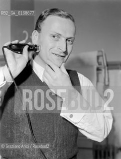 THE VIOLINIST AND CONDUCTOR YEHUDI MENUHIN - VENICE - 1949 © ARCHIVIO Graziano Arici/Rosebud2  / MUSICA CLASSICA / VIOLINISTA / DIRETTORE DORCHESTRA.