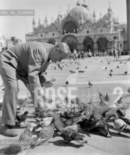 THE PAINTER AND SCULPTOR JOAN MIRO IN S. MARCO SQUARE - VENICE - 1952 - © ARCHIVIO Graziano Arici/Rosebud2  / ARTE / PITTORE / SCULTORE