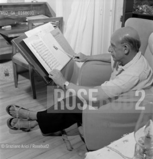 THE CONDUCTOR DIMITRI MITROPOULOS AT LOCANDA CIPRIANI IN TORCELLO ( VENICE ) - 1952 - © ARCHIVIO Graziano Arici/Rosebud2  / MUSICA / MUSICA CLASSICA CONTEMPORANEA / DIRETTORE DORCHESTRA