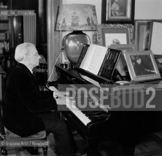 THE COMPOSER ILDEBRANDO PIZZETTI AT HOME IN ROME - 1947 - © ARCHIVIO Graziano Arici/Rosebud2  / MUSICA / MUSICA CONTEMPORANEA / COMPOSITORE