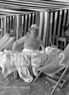 THE BARON MAURICE DE ROTHSCHILD AT VENICE LIDO BEACH - 1948 © ARCHIVIO Graziano Arici/Rosebud2  / NOBILE / ECONOMIA