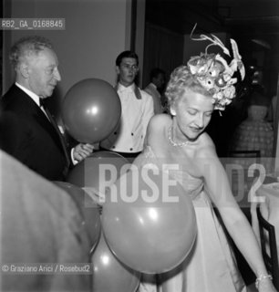 THE PIANIST ARTHUR RUBINSTEIN WITH HIS WIFE AT THE ELSA MAXWELL PARTY IN VENICE  - 1957  © ARCHIVIO Graziano Arici/Rosebud2  / MUSICA / PIANISTA