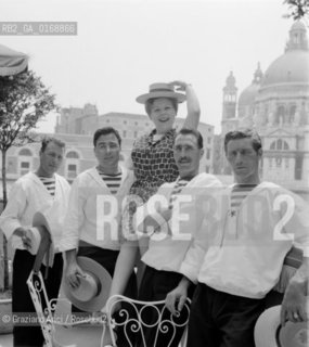 THE OPERA SINGER RENATA SCOTTO IN VENICE WITH GONDOLIERS  - 1961  © ARCHIVIO Graziano Arici/Rosebud2  / MUSICA / OPERA LIRICA / GONDOLA / CANTANTE LIRICO