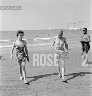 THE DUKE AND THE DUCHESS OF WINDSOR IN VENICE LIDO BEACH - 19&! © ARCHIVIO Graziano Arici/Rosebud2  / NOBILE