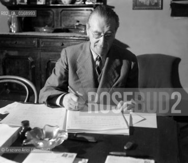THE COMPOSER ERMANNO WOLF-FERRARI AT HOME - VENICE - 1947 © ARCHIVIO Graziano Arici/Rosebud2  / MUSICA / COMPOSITORE