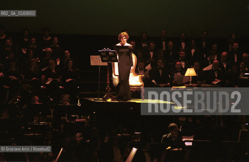 Nome: .GRAN TEATRO LA FENICE.Descrizione: .MUSICA CLASSICA / IL TEATRO IMMAGINARIO: BERLIOZ LEGGE SHAKESPEARE, GOETHE E NERVAL / VOCE RECITANTE : FANNY ARDANT / DIREZIONE : JEFFREY TATE .Credit: .Graziano Arici/Rosebud2/.Costo: .A.Nazione: .ITALIA.Cittˆ: .VENEZIA.Data: .2001.La cessione dei diritti di questa immagine si intende per quanto di nostra competenza. Non comprende invece le eventuali spese  relative a diritti che potranno essere richiesti dagli Enti o persone fisiche cui appartengono eventualmente i soggetti  ripresi. Tali costi, ove necessari, e lÕespletamento di qualsivoglia pratica di richiesta di concessione del permesso di pubblicazione sono esclusivamente a carico e a cura del soggetto acquirente di questa immagine.