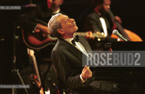 FONDAMENTA 14/17 GIUGNO 2001: CORPI - IL CANTANTE PAOLO CONTE IN CONCERTO A S.MARCO (VENEZIA) - ©Graziano Arici/Rosebud2