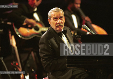 FONDAMENTA 14/17 GIUGNO 2001: CORPI - IL CANTANTE PAOLO CONTE IN CONCERTO A S.MARCO (VENEZIA) - ©Graziano Arici/Rosebud2