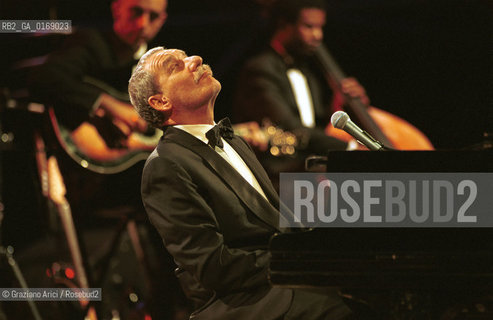 FONDAMENTA 14/17 GIUGNO 2001: CORPI - IL CANTANTE PAOLO CONTE IN CONCERTO A S.MARCO (VENEZIA) - ©Graziano Arici/Rosebud2