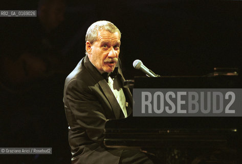 FONDAMENTA 14/17 GIUGNO 2001: CORPI - IL CANTANTE PAOLO CONTE IN CONCERTO A S.MARCO (VENEZIA) - ©Graziano Arici/Rosebud2
