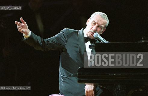 FONDAMENTA 14/17 GIUGNO 2001: CORPI - IL CANTANTE PAOLO CONTE IN CONCERTO A S.MARCO (VENEZIA) - ©Graziano Arici/Rosebud2