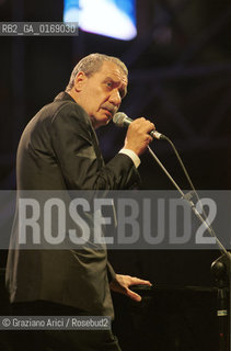 FONDAMENTA 14/17 GIUGNO 2001: CORPI - IL CANTANTE PAOLO CONTE IN CONCERTO A S.MARCO (VENEZIA) - ©Graziano Arici/Rosebud2