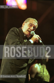 FONDAMENTA 14/17 GIUGNO 2001: CORPI - IL CANTANTE PAOLO CONTE IN CONCERTO A S.MARCO (VENEZIA) - ©Graziano Arici/Rosebud2
