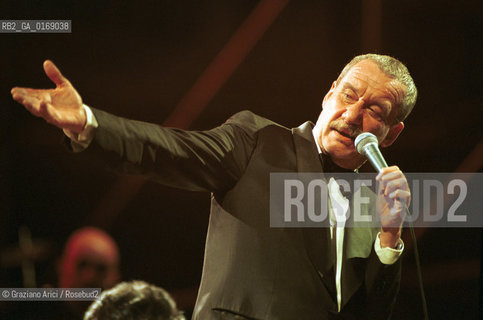 FONDAMENTA 14/17 GIUGNO 2001: CORPI - IL CANTANTE PAOLO CONTE IN CONCERTO A S.MARCO (VENEZIA) - ©Graziano Arici/Rosebud2