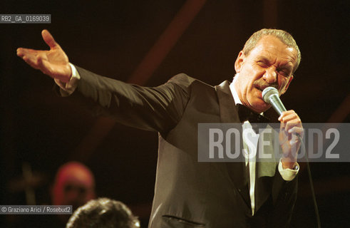 FONDAMENTA 14/17 GIUGNO 2001: CORPI - IL CANTANTE PAOLO CONTE IN CONCERTO A S.MARCO (VENEZIA) - ©Graziano Arici/Rosebud2