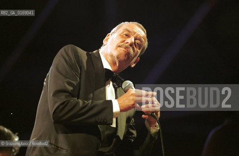 FONDAMENTA 14/17 GIUGNO 2001: CORPI - IL CANTANTE PAOLO CONTE IN CONCERTO A S.MARCO (VENEZIA) - ©Graziano Arici/Rosebud2