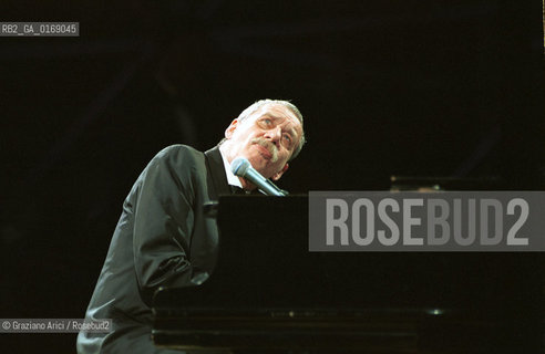 FONDAMENTA 14/17 GIUGNO 2001: CORPI - IL CANTANTE PAOLO CONTE IN CONCERTO A S.MARCO (VENEZIA) - ©Graziano Arici/Rosebud2