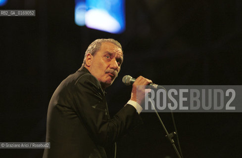 FONDAMENTA 14/17 GIUGNO 2001: CORPI - IL CANTANTE PAOLO CONTE IN CONCERTO A S.MARCO (VENEZIA) - ©Graziano Arici/Rosebud2