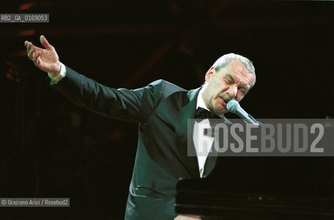 FONDAMENTA 14/17 GIUGNO 2001: CORPI - IL CANTANTE PAOLO CONTE IN CONCERTO A S.MARCO (VENEZIA) - ©Graziano Arici/Rosebud2