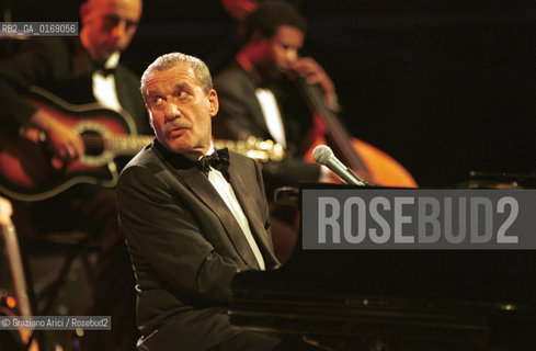 FONDAMENTA 14/17 GIUGNO 2001: CORPI - IL CANTANTE PAOLO CONTE IN CONCERTO A S.MARCO (VENEZIA) - ©Graziano Arici/Rosebud2