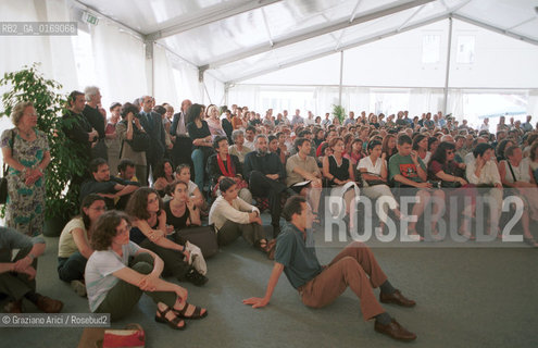 FONDAMENTA 14/17 GIUGNO 2001: CORPI - IL CANTANTE PAOLO CONTE CON VINCENZO MOLLICA E DANIELE DEL GIUDICE   - ©Graziano Arici/Rosebud2