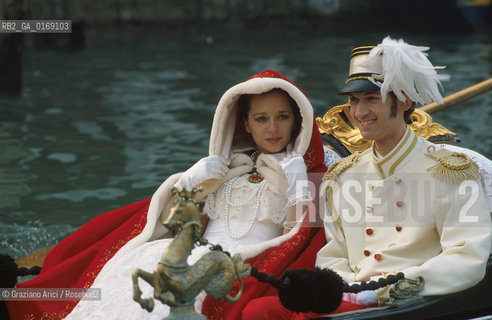 Nome: .GOLINO VALERIA.Descrizione: .CINEMA ATTRICE / GONDOLA  / CARNEVALE .Credit: .Graziano Arici/Rosebud2/.Costo: .A.Nazione: .ITALIA.Cittˆ: .VENEZIA.Data: .2001