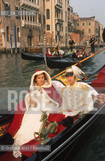 Nome: .GOLINO VALERIA.Descrizione: .CINEMA ATTRICE / GONDOLA  / CARNEVALE / CANAL GRANDE.Credit: .Graziano Arici/Rosebud2/.Costo: .A.Nazione: .ITALIA.Cittˆ: .VENEZIA.Data: .2001