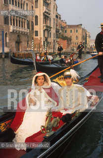 Nome: .GOLINO VALERIA.Descrizione: .CINEMA ATTRICE / GONDOLA  / CARNEVALE /CANAL GRANDE.Credit: .Graziano Arici/Rosebud2/.Costo: .A.Nazione: .ITALIA.Cittˆ: .VENEZIA.Data: .2001