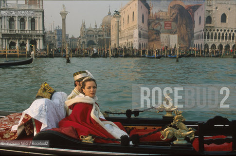 Nome: .GOLINO VALERIA.Descrizione: .CINEMA ATTRICE / GONDOLA  / CARNEVALE / SAN MARCO.Credit: .Graziano Arici/Rosebud2/.Costo: .A.Nazione: .ITALIA.Cittˆ: .VENEZIA.Data: .2001