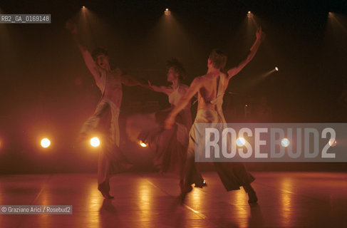 VENICE 22/06/2001 - LA BIENNALE DI VENEZIA : DANZAMUSICATEATRO- KAZE, COREOGRAPHER TERO SAARINEN, TOOTHPICK COMPANY, MUSIC BY YAS-KAZ - ©Graziano Arici/Rosebud2 / BALLO / BALLETTO