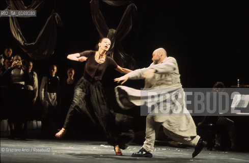 Nome: .OTELLO DI WILLIAM SHAKESPEARE.REGIA DI EIMUNTAS NEKROSIUS.Descrizione: .TEATRO / BIENNALE TEATRO  SHAKESPEARE & SHAKESPEARE / AL TEATRO GOLDONI.Credit: .Graziano Arici/Rosebud2 Costo: .A.Nazione: .ITALIA.Cittˆ: ..Data: .2001
