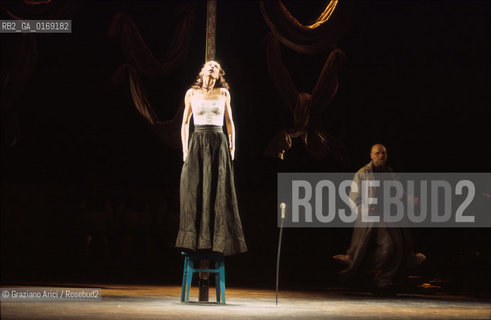 Nome: .OTELLO DI WILLIAM SHAKESPEARE.REGIA DI EIMUNTAS NEKROSIUS.Descrizione: .TEATRO / BIENNALE TEATRO  SHAKESPEARE & SHAKESPEARE / AL TEATRO GOLDONI.Credit: .Graziano Arici/Rosebud2 Costo: .A.Nazione: .ITALIA.Cittˆ: ..Data: .2001