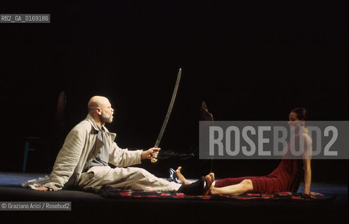 Nome: .OTELLO DI WILLIAM SHAKESPEARE.REGIA DI EIMUNTAS NEKROSIUS.Descrizione: .TEATRO / BIENNALE TEATRO  SHAKESPEARE & SHAKESPEARE / AL TEATRO GOLDONI.Credit: .Graziano Arici/Rosebud2 Costo: .A.Nazione: .ITALIA.Cittˆ: ..Data: .2001