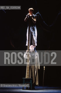 Nome: .OTELLO DI WILLIAM SHAKESPEARE.REGIA DI EIMUNTAS NEKROSIUS.Descrizione: .TEATRO / BIENNALE TEATRO  SHAKESPEARE & SHAKESPEARE / AL TEATRO GOLDONI.Credit: .Graziano Arici/Rosebud2 Costo: .A.Nazione: .ITALIA.Cittˆ: ..Data: .2001