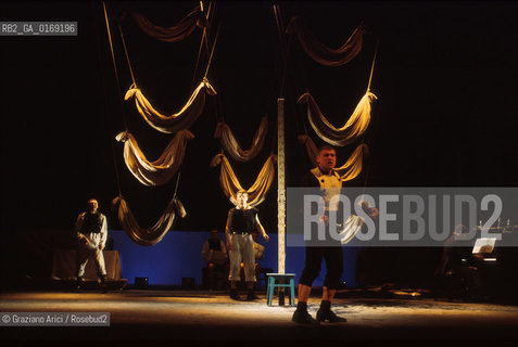 Nome: .OTELLO DI WILLIAM SHAKESPEARE.REGIA DI EIMUNTAS NEKROSIUS.Descrizione: .TEATRO / BIENNALE TEATRO  SHAKESPEARE & SHAKESPEARE / AL TEATRO GOLDONI.Credit: .Graziano Arici/Rosebud2 Costo: .A.Nazione: .ITALIA.Cittˆ: ..Data: .2001