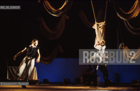 Nome: .OTELLO DI WILLIAM SHAKESPEARE.REGIA DI EIMUNTAS NEKROSIUS.Descrizione: .TEATRO / BIENNALE TEATRO  SHAKESPEARE & SHAKESPEARE / AL TEATRO GOLDONI.Credit: .Graziano Arici/Rosebud2 Costo: .A.Nazione: .ITALIA.Cittˆ: ..Data: .2001