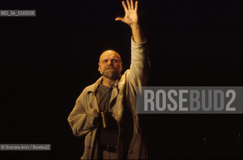 Nome: .OTELLO DI WILLIAM SHAKESPEARE.REGIA DI EIMUNTAS NEKROSIUS.Descrizione: .TEATRO / BIENNALE TEATRO  SHAKESPEARE & SHAKESPEARE / AL TEATRO GOLDONI.Credit: .Graziano Arici/Rosebud2 Costo: .A.Nazione: .ITALIA.Cittˆ: ..Data: .2001