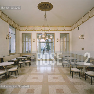 Caption: Localizzazione:.PADOVA.Oggetto:.CAFFE PEDROCCHI.Soggetto:.SALA BIANCA .Cronologia: .XIX SEC..Definizione Culturale:.   Autore: .GIUSEPPE JAPPELLI .   Stile:.NEOCLASSICO.   Editori/Stampatori:.   Committenza:.ANTONIO PEDROCCHI.Materia e Tecnica:.Collocazione:.Note:.MONUMENTALE CAFFE STORICO.Riproduzione Fotografica:.Graziano Arici/Rosebud2 Copyright:.Graziano Arici/Rosebud2 Data:.1998.Costo:.A