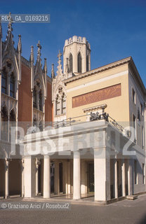 Caption: Localizzazione:.PADOVA.Oggetto:.CAFFE PEDROCCHI.Soggetto:.ESTERNI.Cronologia: .XIX SEC..Definizione Culturale:.   Autore: .GIUSEPPE JAPPELLI .   Stile:.NEOCLASSICO.   Editori/Stampatori:.   Committenza:.ANTONIO PEDROCCHI.Materia e Tecnica:.Collocazione:.Note:.MONUMENTALE CAFFE STORICO.Riproduzione Fotografica:.Graziano Arici/Rosebud2 Copyright:.Graziano Arici/Rosebud2 Data:.1998.Costo:.A