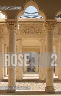 Caption: Localizzazione:.PADOVA.Oggetto:.CAFFE PEDROCCHI.Soggetto:.ESTERNI COLONNE.Cronologia: .XIX SEC..Definizione Culturale:.   Autore: .GIUSEPPE JAPPELLI .   Stile:.NEOCLASSICO.   Editori/Stampatori:.   Committenza:.ANTONIO PEDROCCHI.Materia e Tecnica:.Collocazione:.Note:.MONUMENTALE CAFFE STORICO.Riproduzione Fotografica:.Graziano Arici/Rosebud2 Copyright:.Graziano Arici/Rosebud2 Data:.1998.Costo:.A