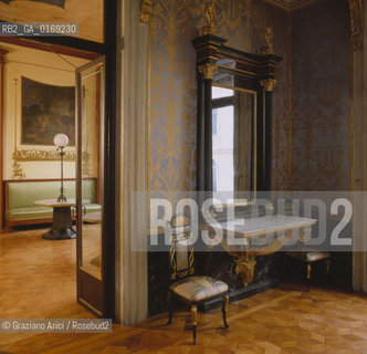 Caption: Localizzazione:.PADOVA.Oggetto:.CAFFE PEDROCCHI.Soggetto:.SALA RINASCIMENTALE ARREDO.Cronologia: .XIX SEC..Definizione Culturale:.   Autore: .GIUSEPPE JAPPELLI .   Stile:.NEOCLASSICO.   Editori/Stampatori:.   Committenza:.ANTONIO PEDROCCHI.Materia e Tecnica:.Collocazione:.Note:.MONUMENTALE CAFFE STORICO.Riproduzione Fotografica:.Graziano Arici/Rosebud2 Copyright:.Graziano Arici/Rosebud2 Data:.1998.Costo:.A
