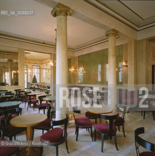Caption: Localizzazione:.PADOVA.Oggetto:.CAFFE PEDROCCHI.Soggetto:.SALA ROSSA.Cronologia: .XIX SEC..Definizione Culturale:.   Autore: .GIUSEPPE JAPPELLI .   Stile:.NEOCLASSICO.   Editori/Stampatori:.   Committenza:.ANTONIO PEDROCCHI.Materia e Tecnica:.Collocazione:.Note:.MONUMENTALE CAFFE STORICO.Riproduzione Fotografica:.Graziano Arici/Rosebud2 Copyright:.Graziano Arici/Rosebud2 Data:.1998.Costo:.A
