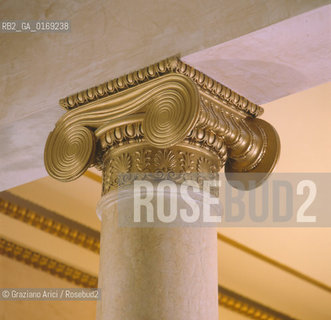 Caption: Localizzazione:.PADOVA.Oggetto:.CAFFE PEDROCCHI.Soggetto:.SALA ROSSA CAPITELLO CAPITELLO.Cronologia: .XIX SEC..Definizione Culturale:.   Autore: .GIUSEPPE JAPPELLI .   Stile:.ENOCLASSICO.   Editori/Stampatori:.   Committenza:.ANTONIO PEDROCCHI.Materia e Tecnica:.Collocazione:.Note:.MONUMENTALE CAFFE STORICO.Riproduzione Fotografica:.Graziano Arici/Rosebud2 Copyright:.Graziano Arici/Rosebud2 Data:.1998.Costo:.A